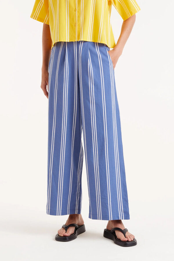 Pantalón recto estampado de rayas azules