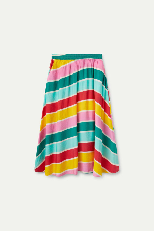 Falda midi de crepé ligero con estampado de rayas Colour Wave, cintura elástica y bolsillos. Disponible en Dulce Locura, tienda de moda en Badajoz.