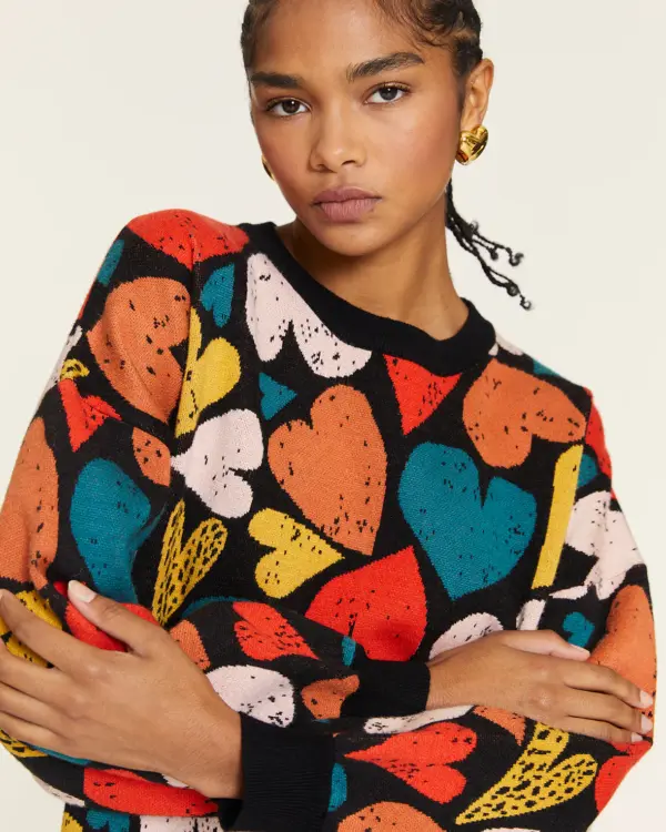 Jersey de punto crepé Pepa Loves con caída suave, cuello redondo y mangas rectas. Disponible en Dulce Locura, tienda de moda en Badajoz.