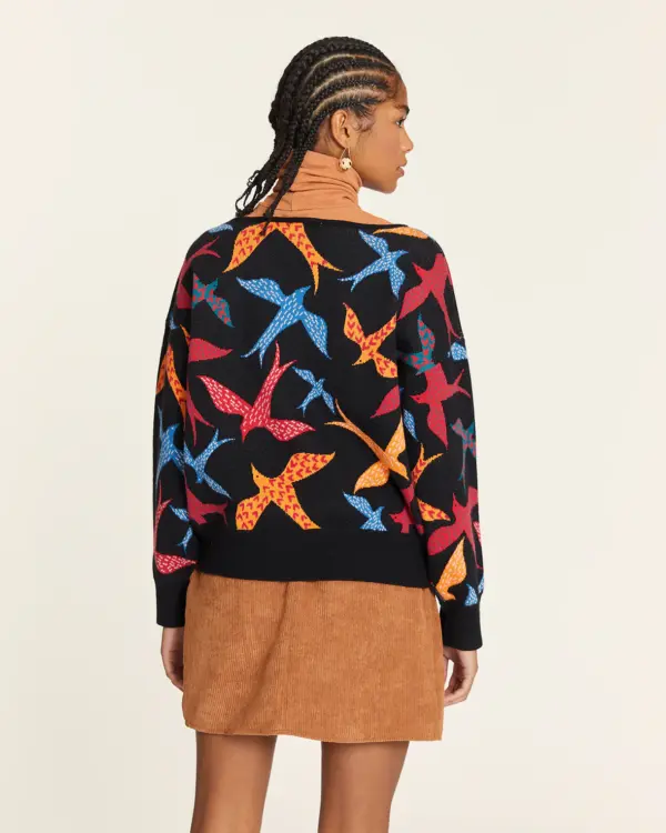 Jersey de pájaros Pepa Loves con cuello barco, manga larga recta y puños shirred. Disponible en Dulce Locura, tienda de moda en Badajoz.
