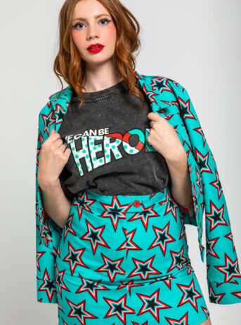 Camiseta unisex de algodón efecto desgastado ácido con estampado Bowie “We Can Be Heroes”. Disponible en Dulce Locura, tienda de moda en Badajoz.