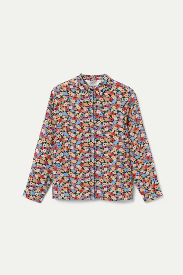 Camisa de crepé ligero con estampado Hampton Small, cuello solapa y cierre con botones ocultos. Disponible en Dulce Locura, tienda de moda en Badajoz
