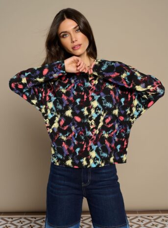 Animale Top, camiseta de manga larga en tejido elástico con estampado animal print. Disponible en Dulce Locura, tienda de moda en Badajoz.