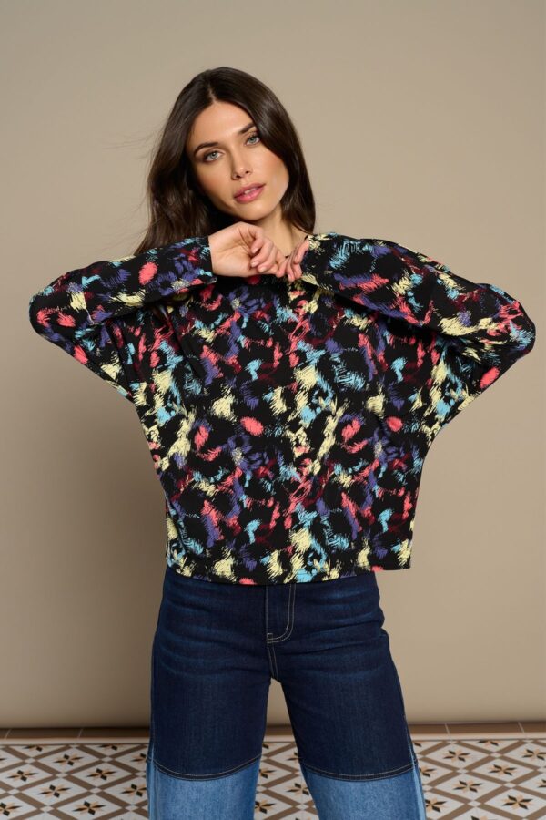 Animale Top, camiseta de manga larga en tejido elástico con estampado animal print. Disponible en Dulce Locura, tienda de moda en Badajoz.