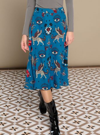 Cinnia Skirt, falda midi de tiro medio con estampado de gatos alados y corazones. Disponible en Dulce Locura, tienda de moda en Badajoz.