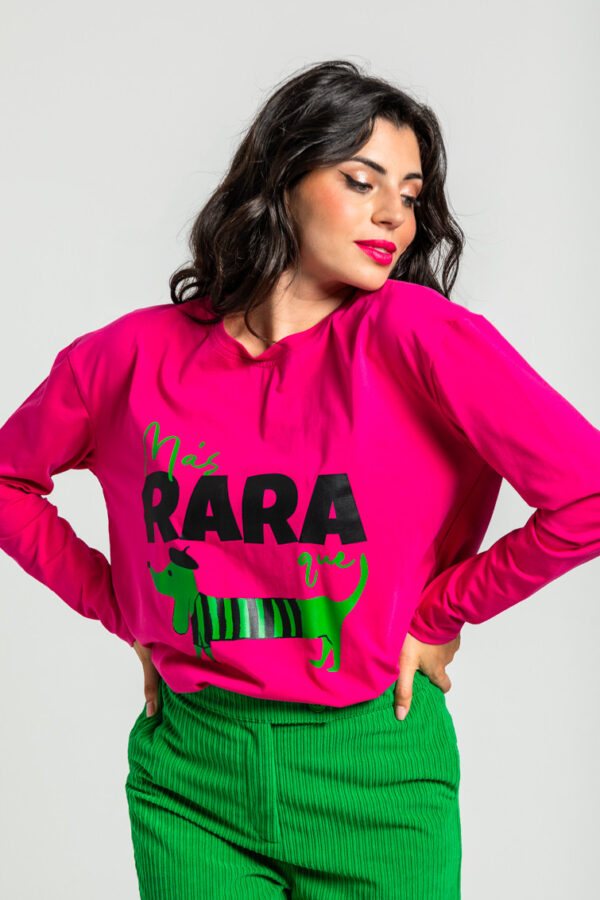 Camiseta Oversize posicional - Más rara que un perro verde