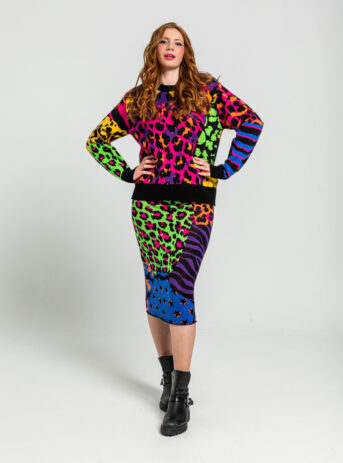 Suéter tejido con estampado variado de animal print de Caótica. Disponible en Dulce Locura, tienda de moda en Badajoz.