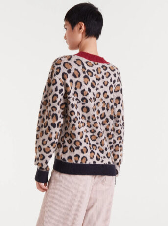 Jersey jacquard con estampado mini leopardo de Compañía Fantástica. Disponible en Dulce Locura, tienda de moda en Badajoz.