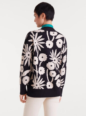 Chaqueta jacquard con estampado Tofu. Con cuello pico y manga larga. Hombro ligeramente caído. Cierre frontal con botones. Detalles en rib