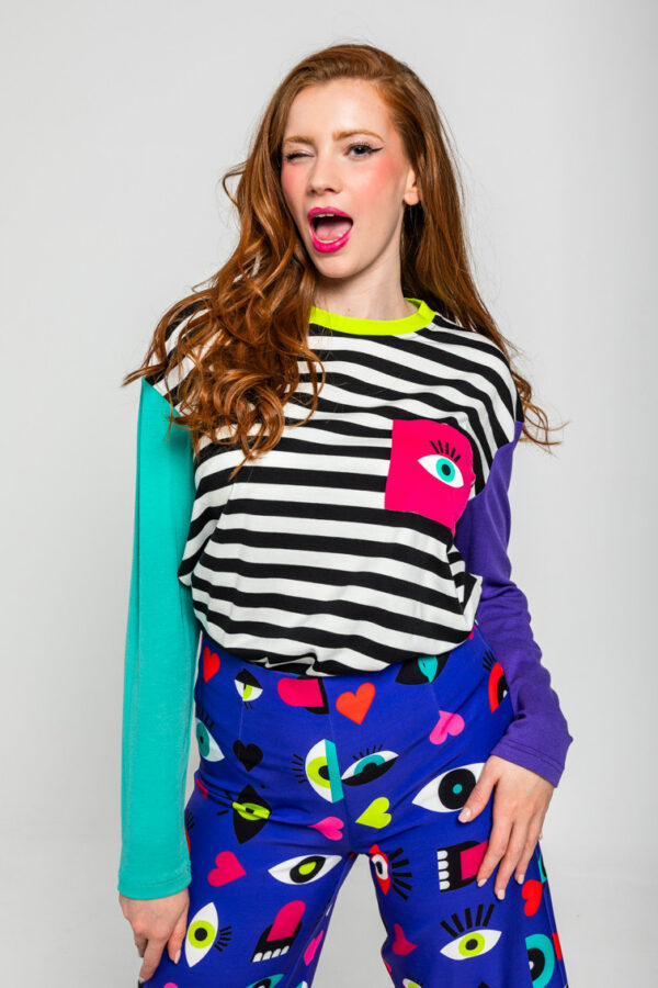 Camiseta Oversize de ojos, corazones y bocas - Love yourself