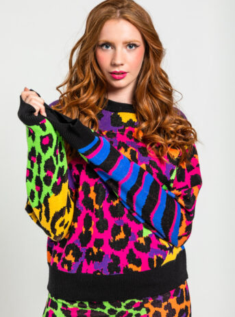 Suéter tejido con estampado variado de animal print de Caótica. Disponible en Dulce Locura, tienda de moda en Badajoz.