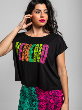 camiseta-sin-mangas-negro-y-texto-veneno